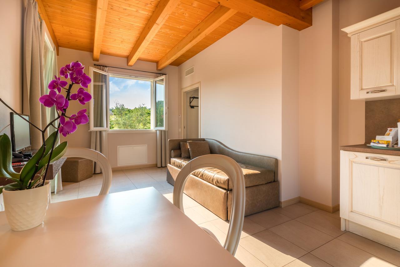 Agriturismo Corte Aurea ديسينسانو ديل غاردا المظهر الخارجي الصورة