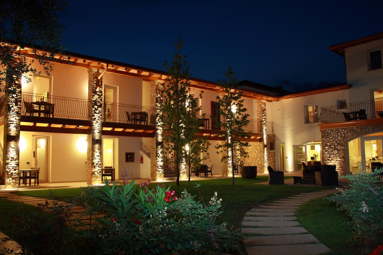 Agriturismo Corte Aurea ديسينسانو ديل غاردا المظهر الخارجي الصورة